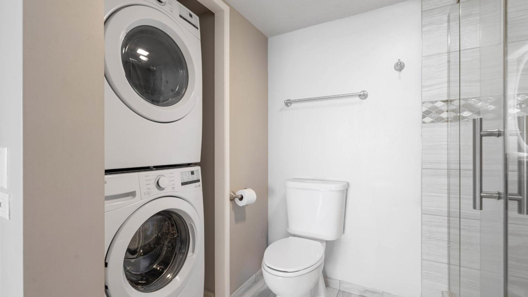 Luxury Oceanfront 2 Bedroom Apartment At Waikiki Beach Tower ホノルル エクステリア 写真