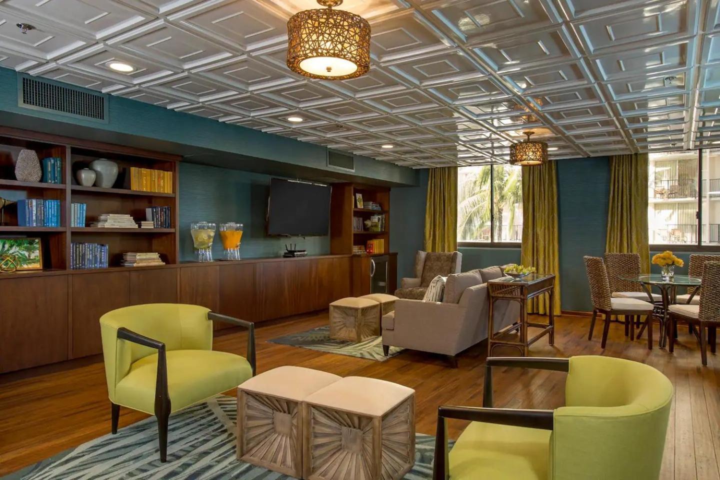 Luxury Oceanfront 2 Bedroom Apartment At Waikiki Beach Tower ホノルル エクステリア 写真