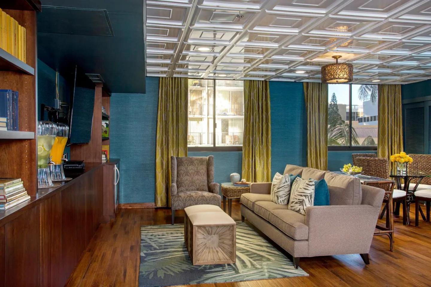 Luxury Oceanfront 2 Bedroom Apartment At Waikiki Beach Tower ホノルル エクステリア 写真