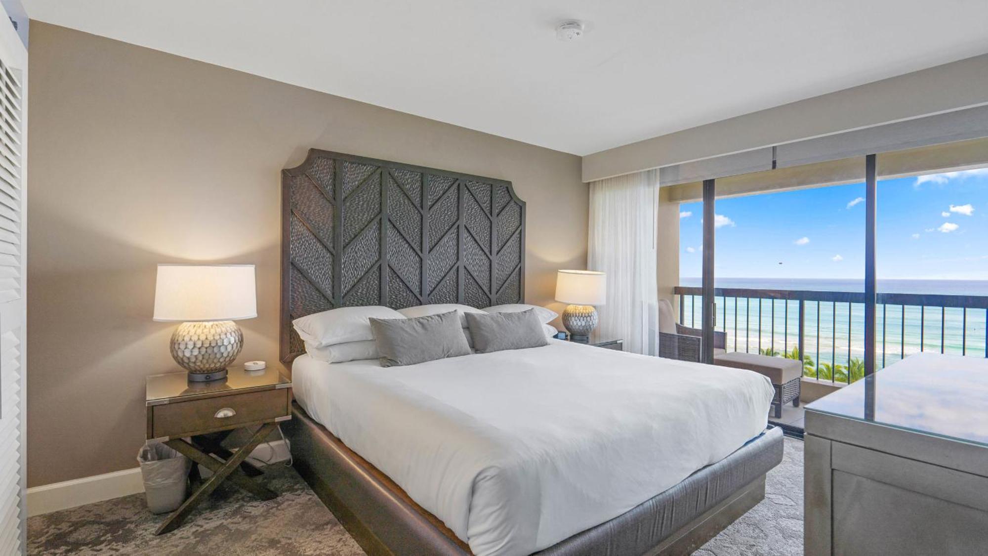 Luxury Oceanfront 2 Bedroom Apartment At Waikiki Beach Tower ホノルル エクステリア 写真