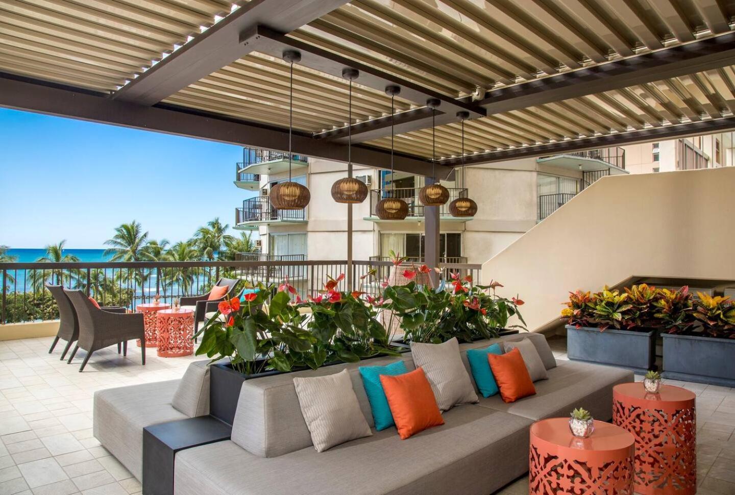 Luxury Oceanfront 2 Bedroom Apartment At Waikiki Beach Tower ホノルル エクステリア 写真