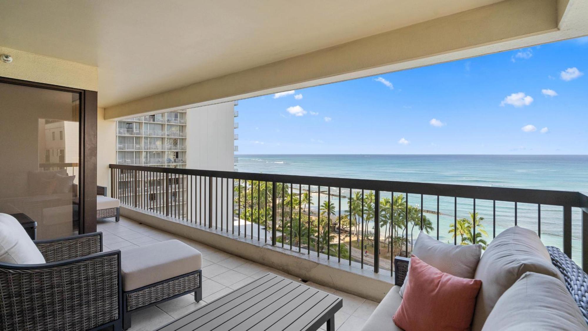 Luxury Oceanfront 2 Bedroom Apartment At Waikiki Beach Tower ホノルル エクステリア 写真
