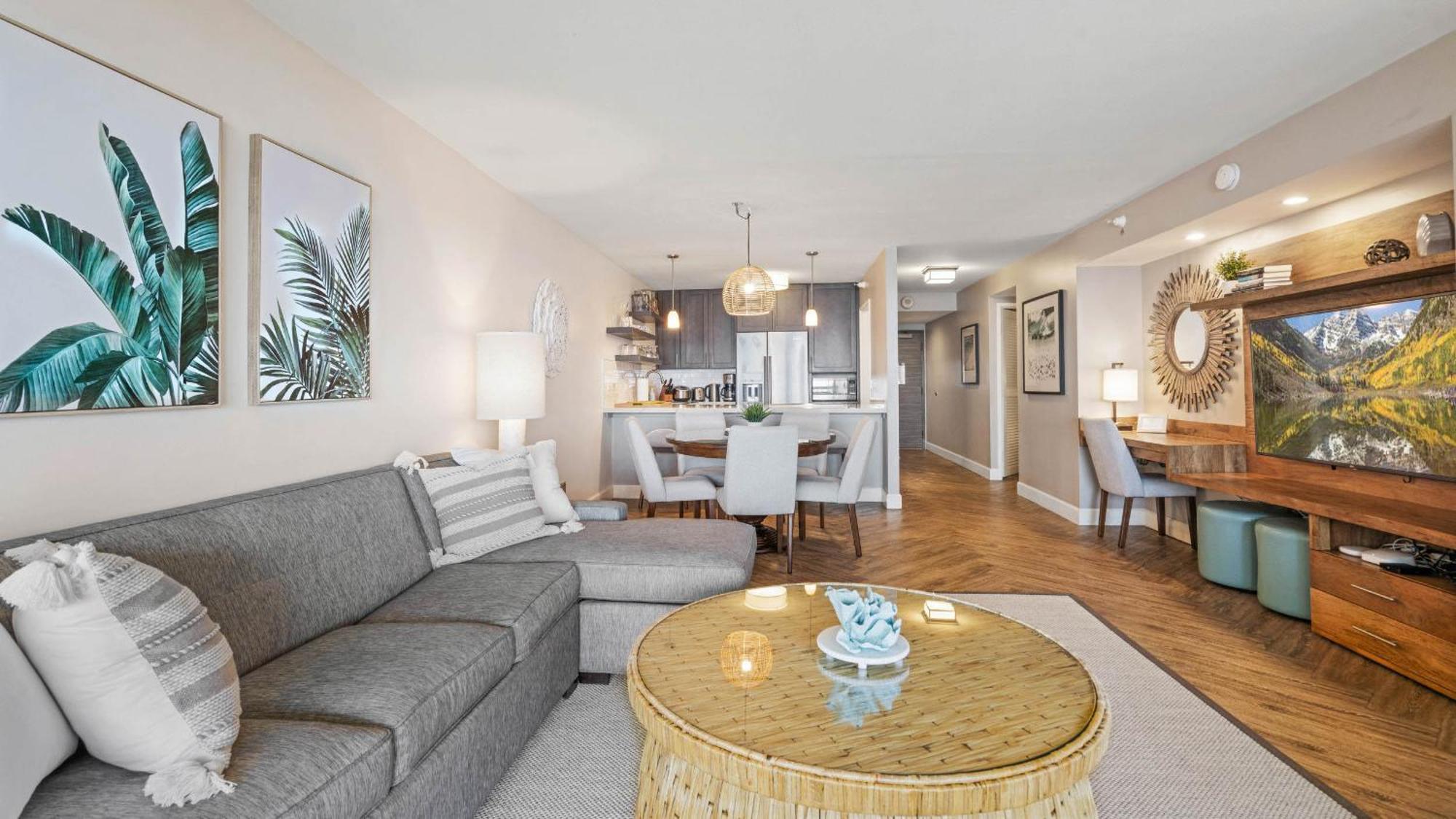 Luxury Oceanfront 2 Bedroom Apartment At Waikiki Beach Tower ホノルル エクステリア 写真