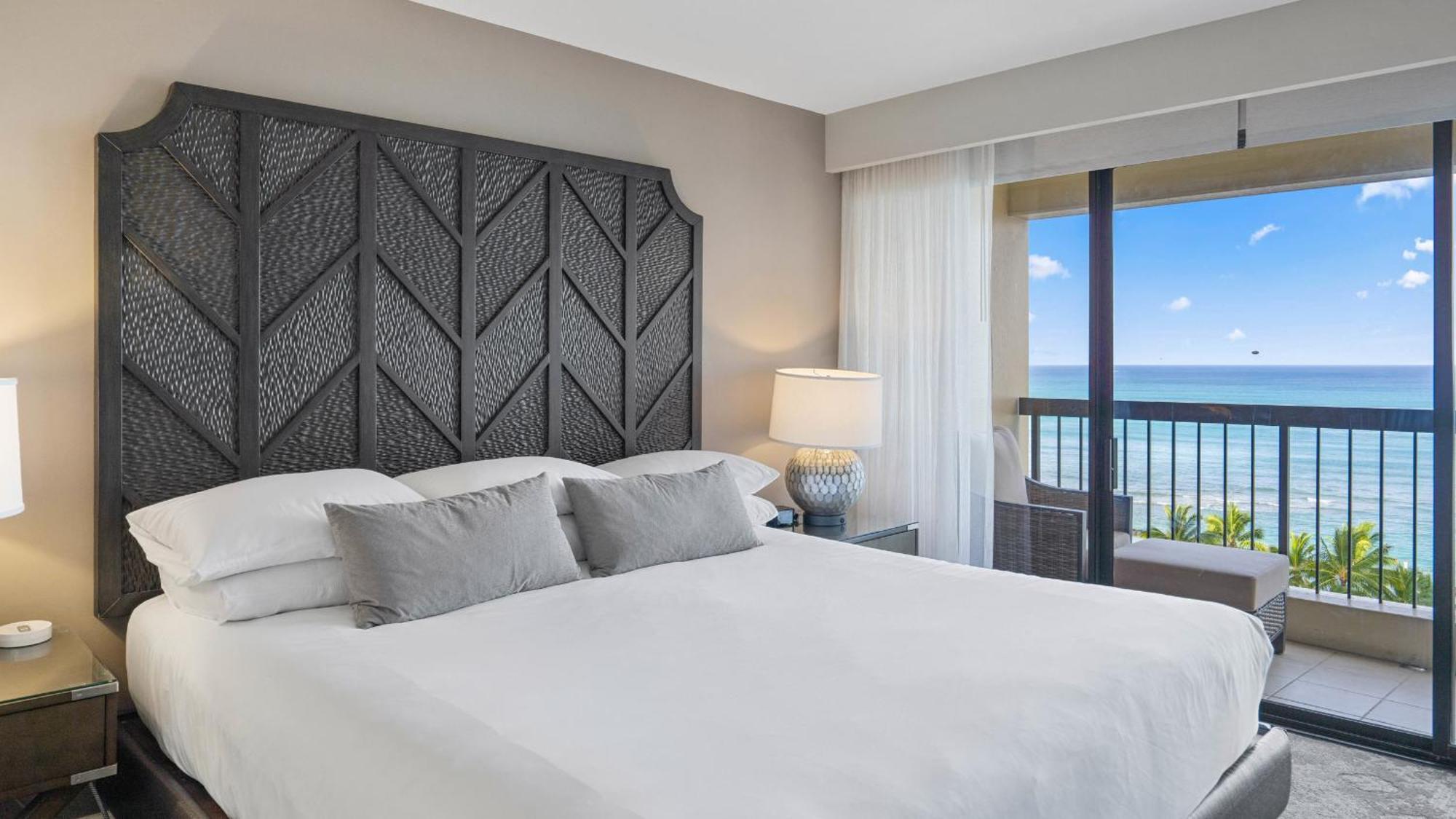 Luxury Oceanfront 2 Bedroom Apartment At Waikiki Beach Tower ホノルル エクステリア 写真