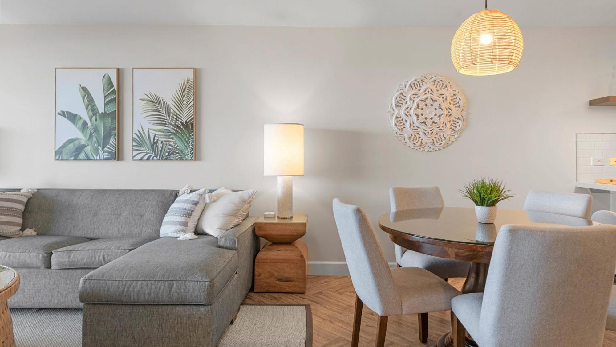 Luxury Oceanfront 2 Bedroom Apartment At Waikiki Beach Tower ホノルル エクステリア 写真
